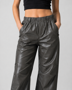 Pantalón Amaris Ecocuero Verde militar